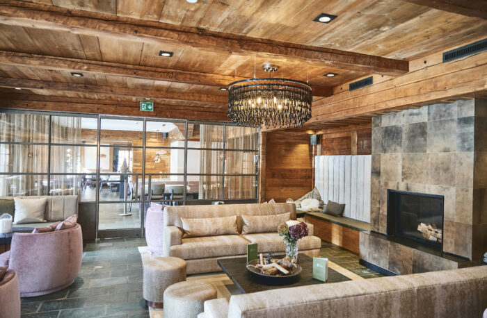8-lgts_Bernerhof_Gstaad©Adrian_Ehrbar_Photography