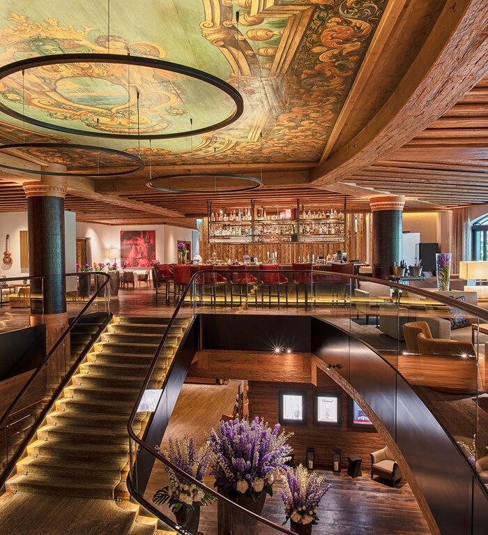 thealpinagstaad_lobby_01